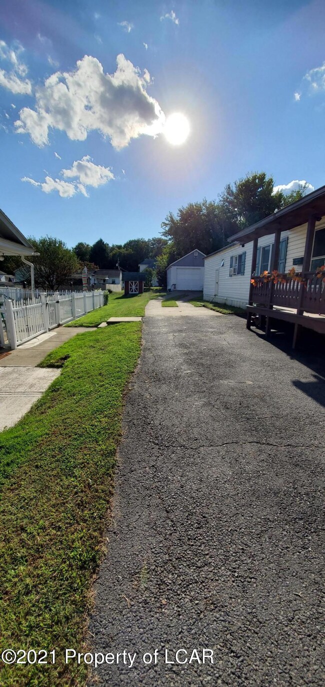 338 Holden St, Wyoming, PA 18644 - photo 3