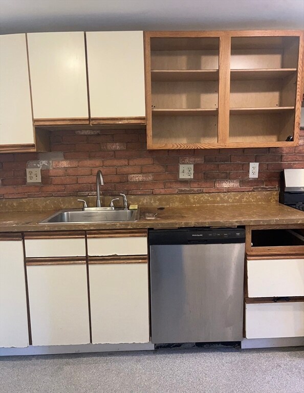 18 Squanto Rd, North Weymouth, MA 02191 - photo 3