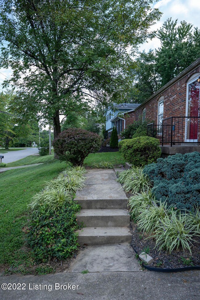 5414 Oakcreek Ln, Louisville, KY 40291 - photo 4