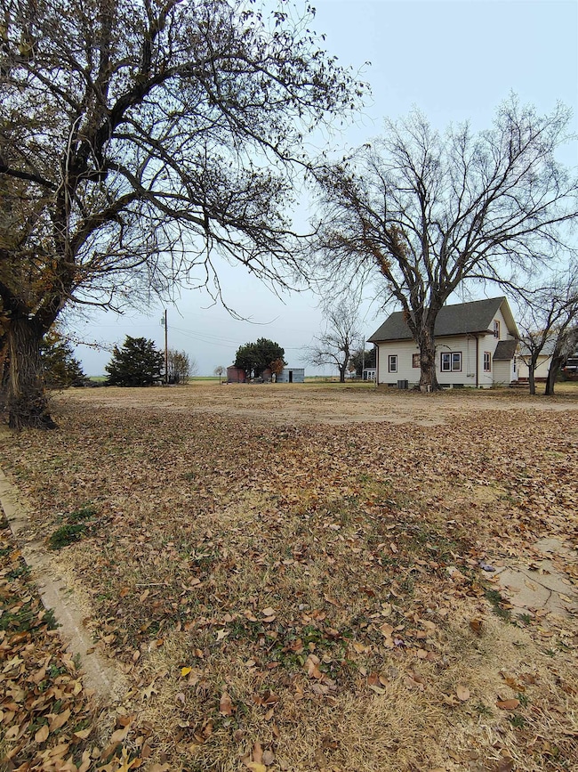 404 E Main St, Pretty Prairie, KS 67570 - photo 4