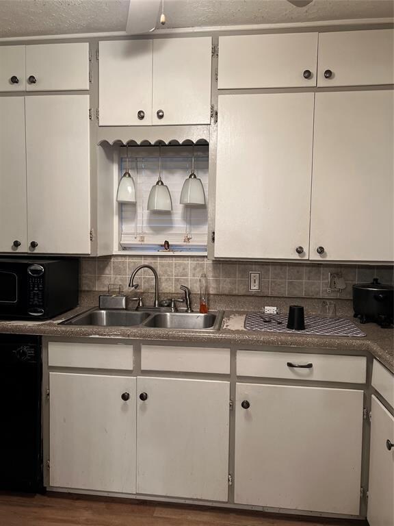Quaint kitchen, ton of potential