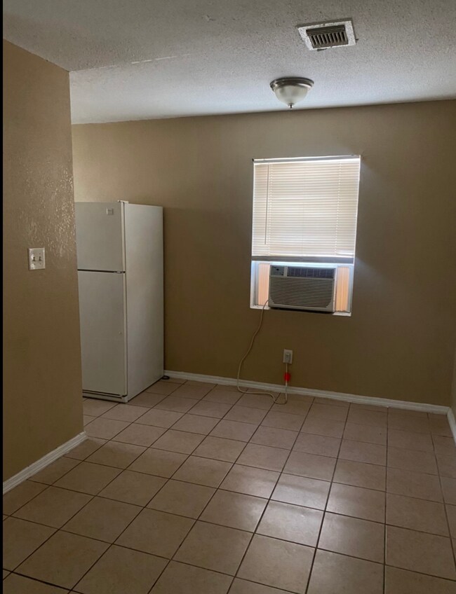 14033 Garber Ln unit 5, Houston, TX 77015 - photo 2