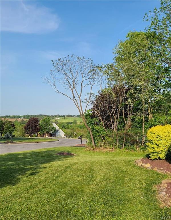 5827 Shady Ln, Nazareth, PA 18064 - photo 7