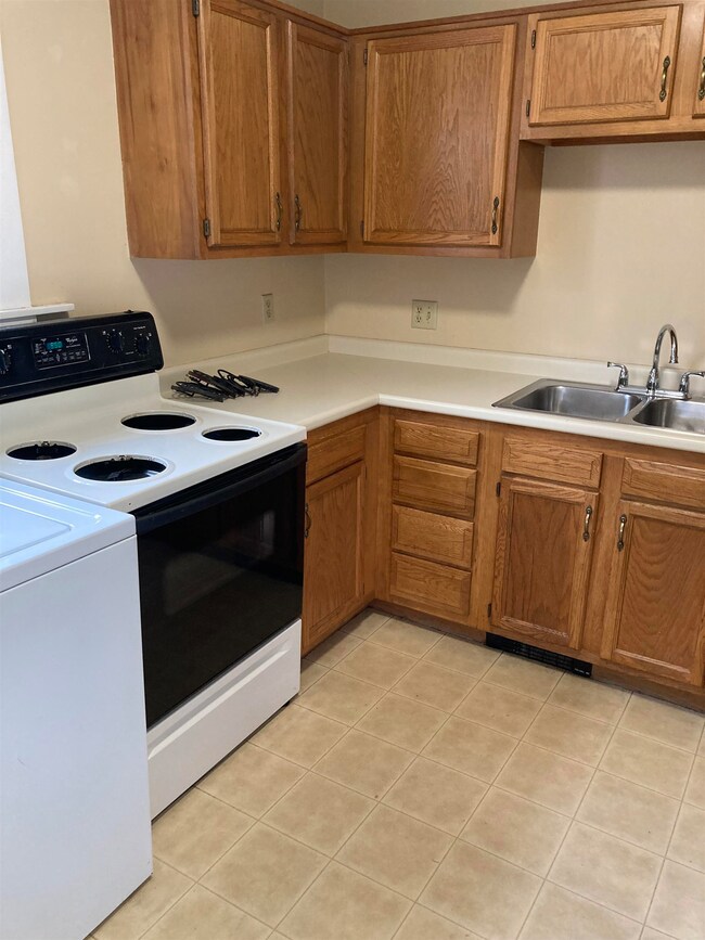 6b Cushing Ave, Nashua, NH 03064 - photo 3