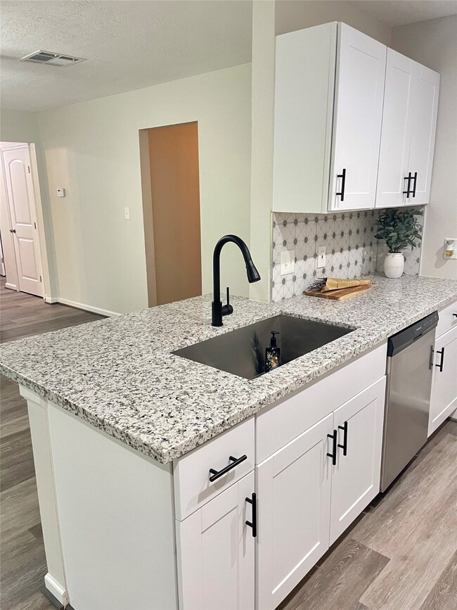 5925 Jerrycrest Dr, Pearland, TX 77584 - photo 7