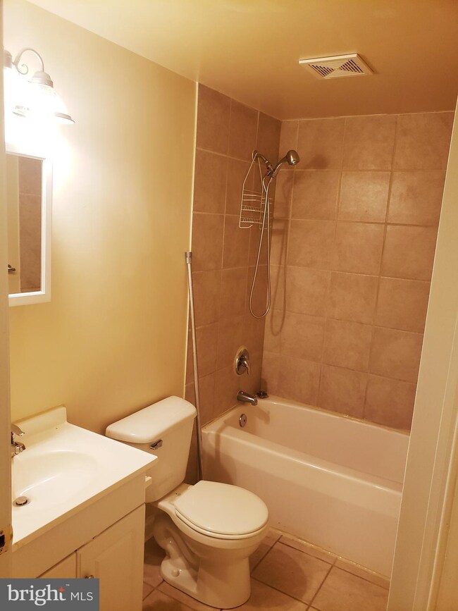 434 Burbank Ct, Halethorpe, MD 21227 - photo 6