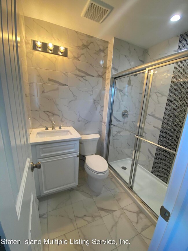 BATHROOM-202 HAWTHORNE AVE