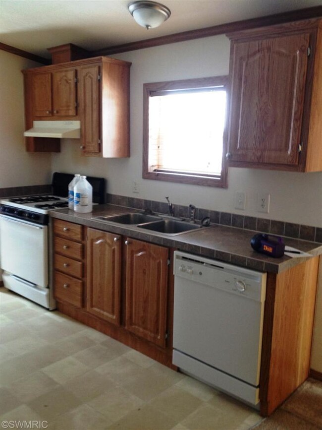 48922 33rd St, Paw Paw, MI 49079 - photo 2