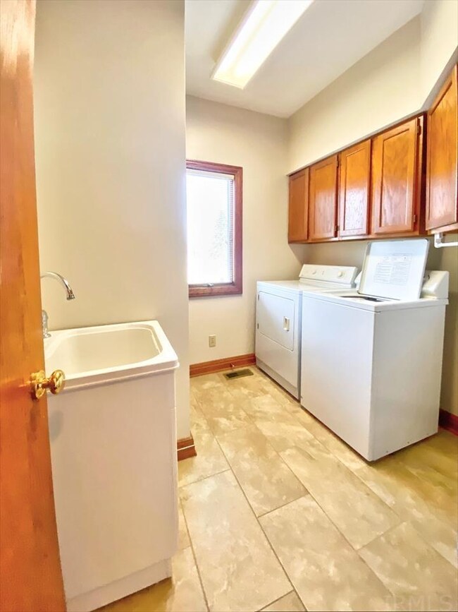 4705 Bramoor Ct, Kokomo, IN 46902 - photo 3