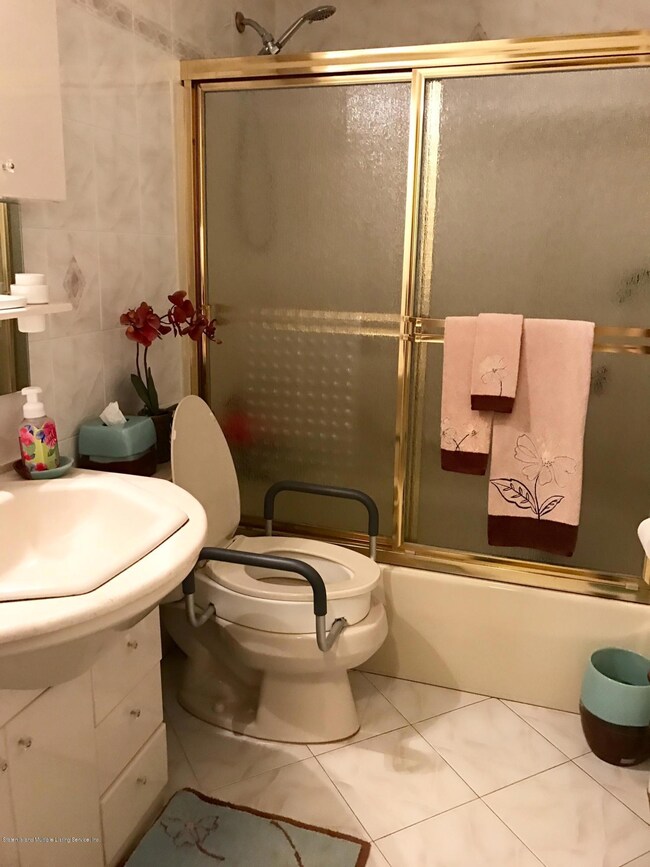 212 Fairbanks Ave, Staten Island, NY 10306 - photo 6