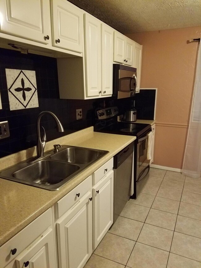 1224 Kriswood Ln, Columbus, OH 43228 - photo 5