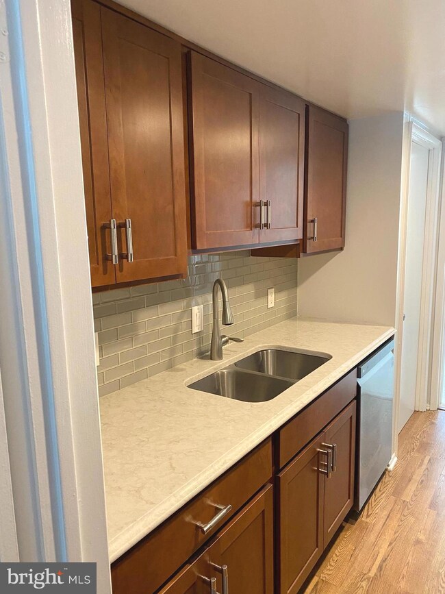 15022 Haslemere Ct, Silver Spring, MD 20906 - photo 2