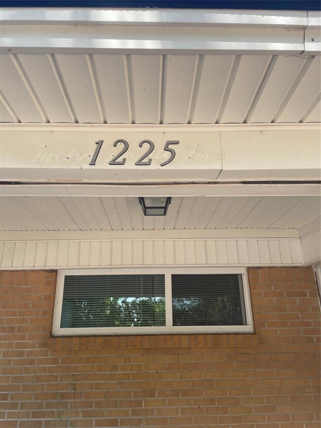 1225 Norwood Dr, Hurst, TX 76053 - photo 2