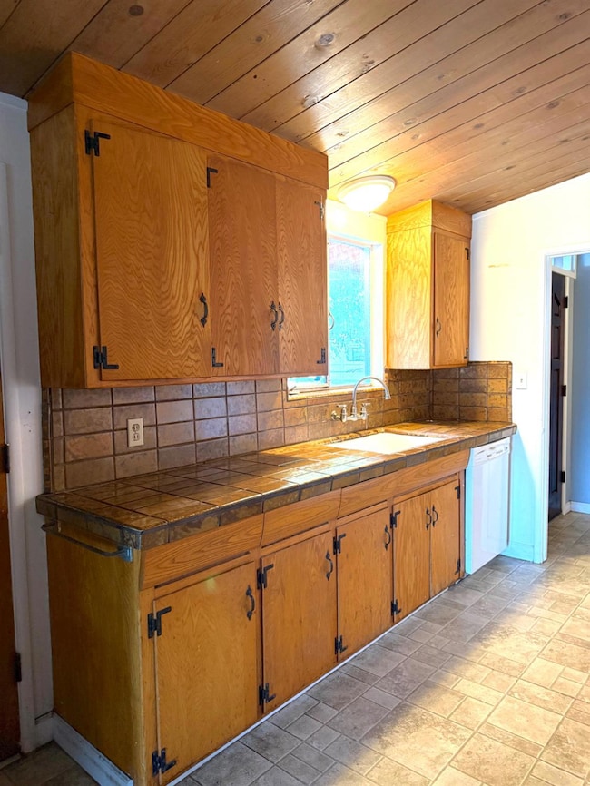 705 E Barrymore St, Stockton, CA 95204 - photo 6