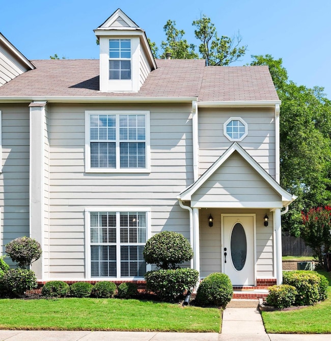 Lovely move-in ready townhouse.