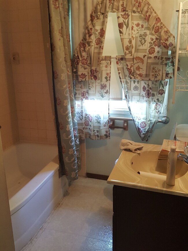 239 N Gladstone Ave, South Bend, IN 46619 - photo 5