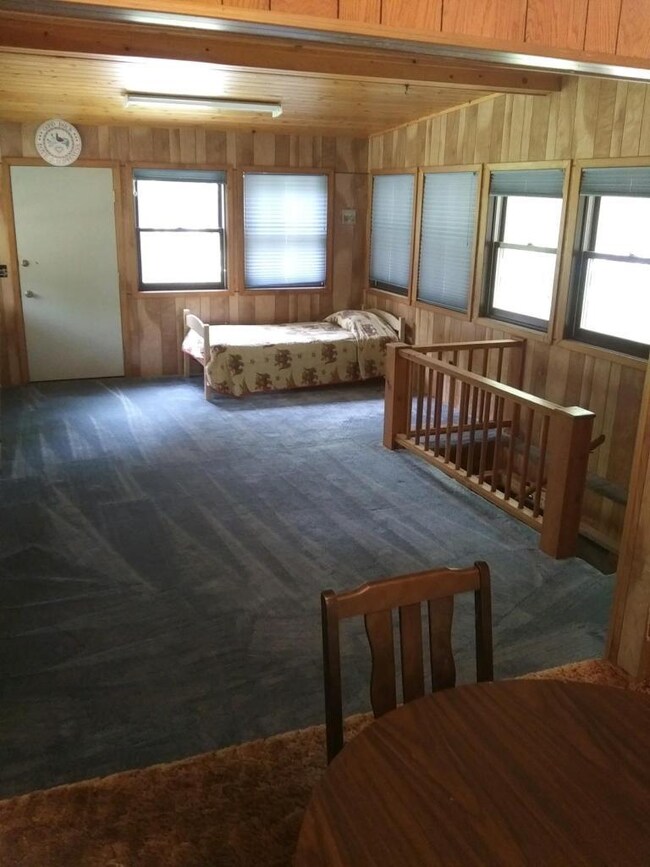 Porch towards the lake.