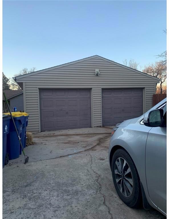 Detached garage