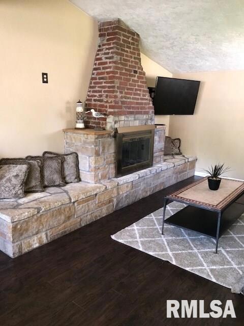 1323 W 38th Place, Davenport, IA 52806 - photo 7