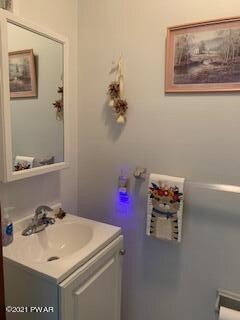 202 S Turnpike Rd, Newfoundland, PA 18445 - photo 4