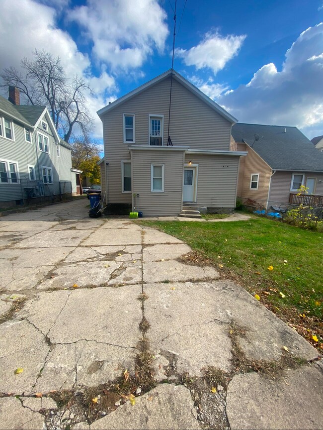 727 Union Ave SE unit 2, Grand Rapids, MI 49503 - photo 3