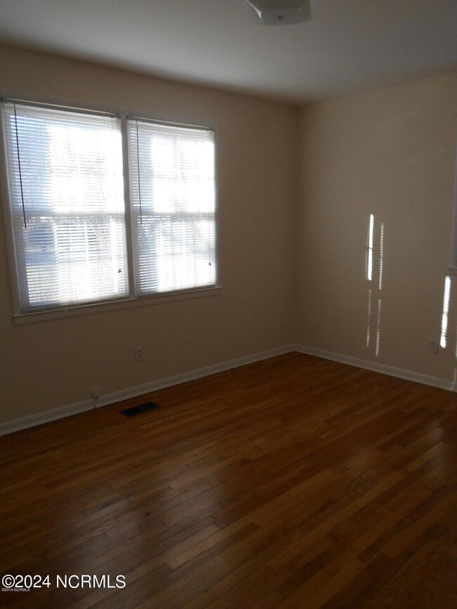 500 Sioux Dr, Jacksonville, NC 28540 - photo 3