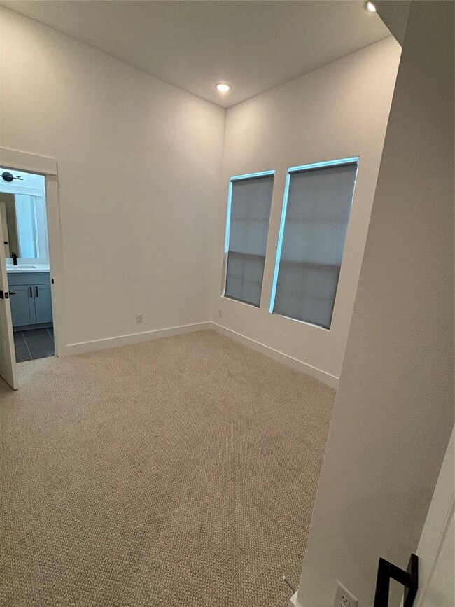 778 W Tidwell Rd unit E, Houston, TX 77091 - photo 6