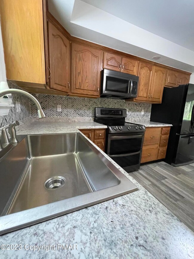 3128 Godfrey Ridge Dr, Stroudsburg, PA 18360 - photo 4