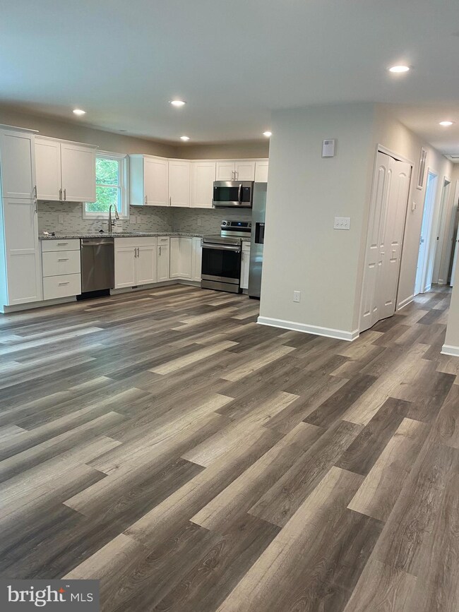 862 Lakeview Dr, Colonial Beach, VA 22443 - photo 5