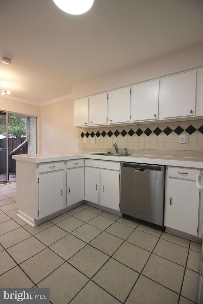 2208 Southgate Square, Reston, VA 20191 - photo 3