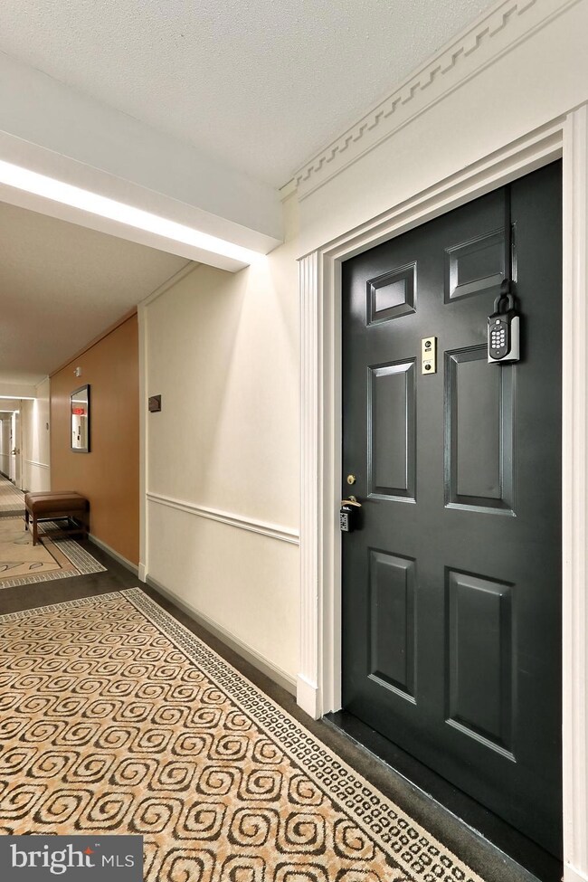 Montebello unit 1001, Alexandria, VA 22303 - photo 2