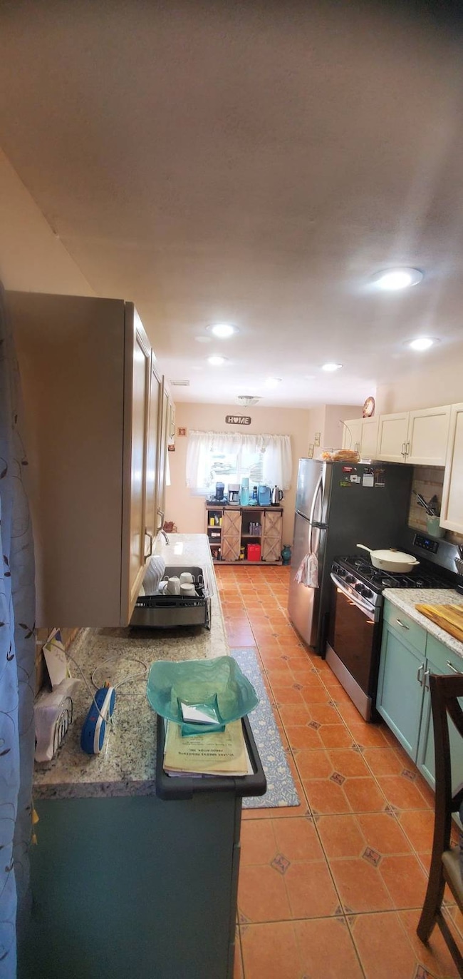 30 Chestnut Cir, Staten Island, NY 10312 - photo 2