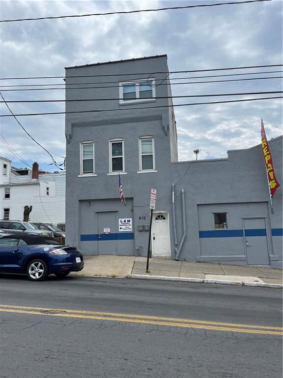 210 W Gordon St unit 2nd floor, Allentown, PA 18102 - photo 2