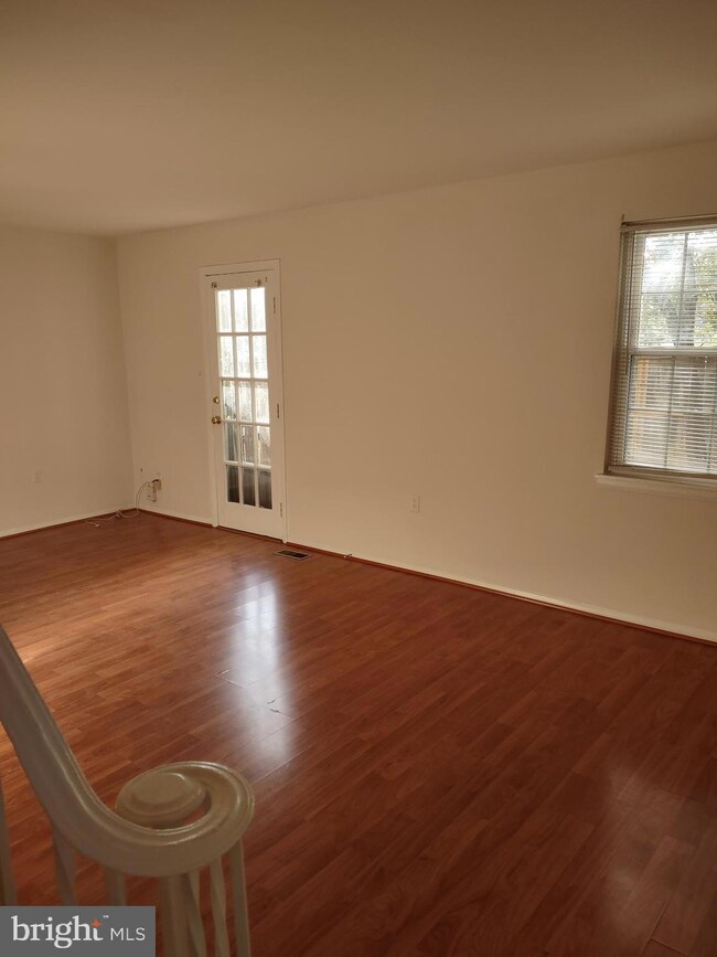 9626 Lindenbrook St, Fairfax, VA 22031 - photo 6