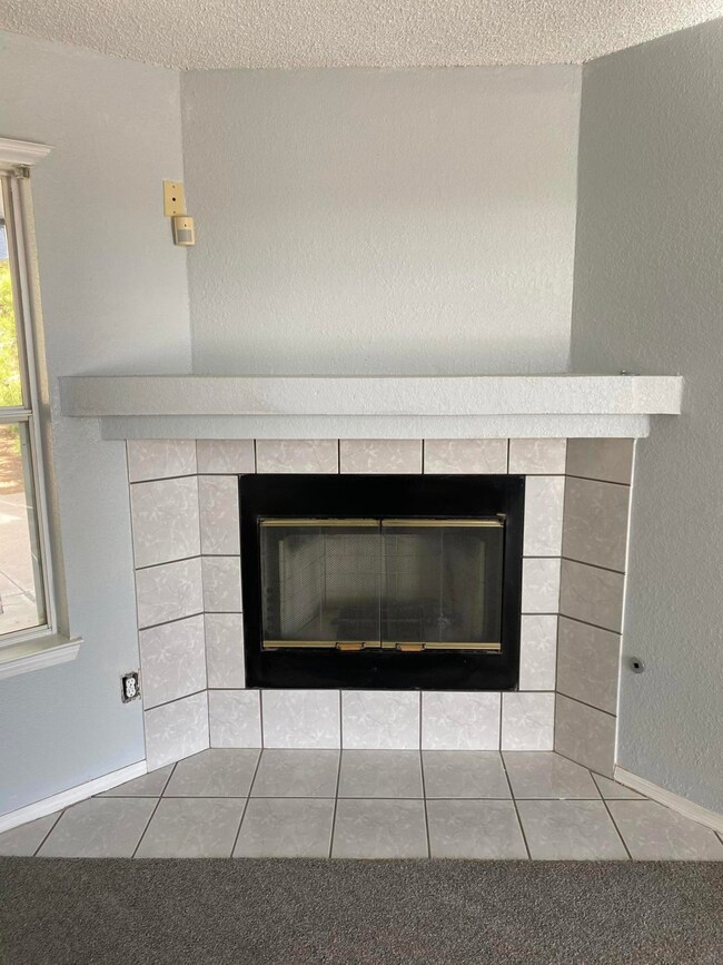 13905 Jeweled Desert Dr, Horizon City, TX 79928 - photo 6