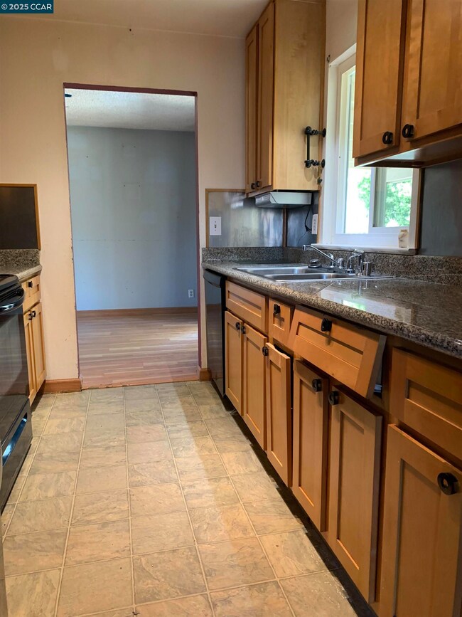 923 Steller Way, Suisun City, CA 94585 - photo 4