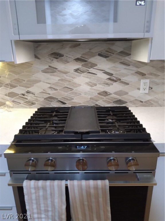 GAs Stove and MIcrowave 5 burners