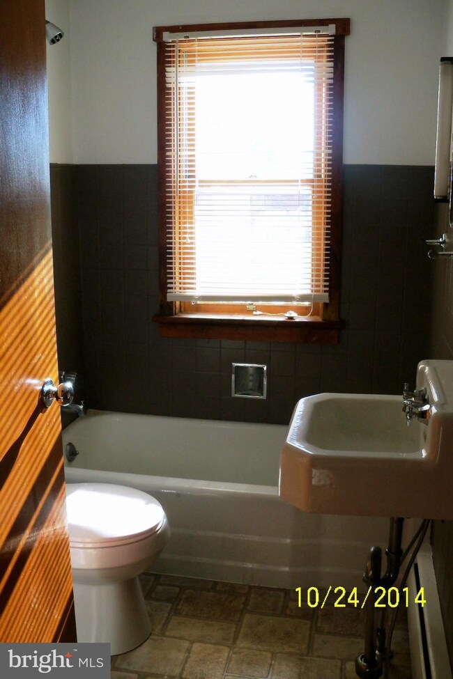 2434 Philadelphia Ave, Chambersburg, PA 17201 - photo 6