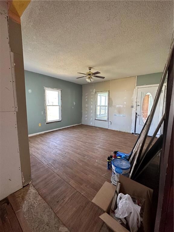 709 E 8th St N, Newton, IA 50208 - photo 5