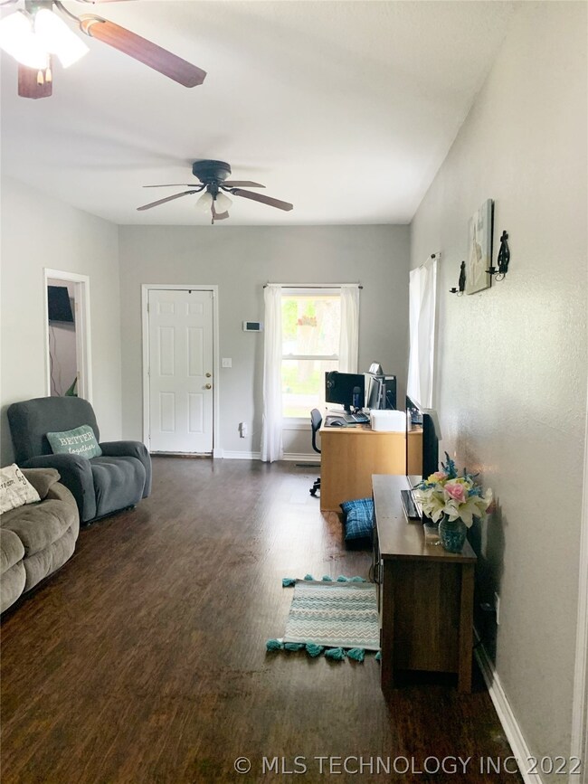 108 W Jefferson St, Henryetta, OK 74437 - photo 5