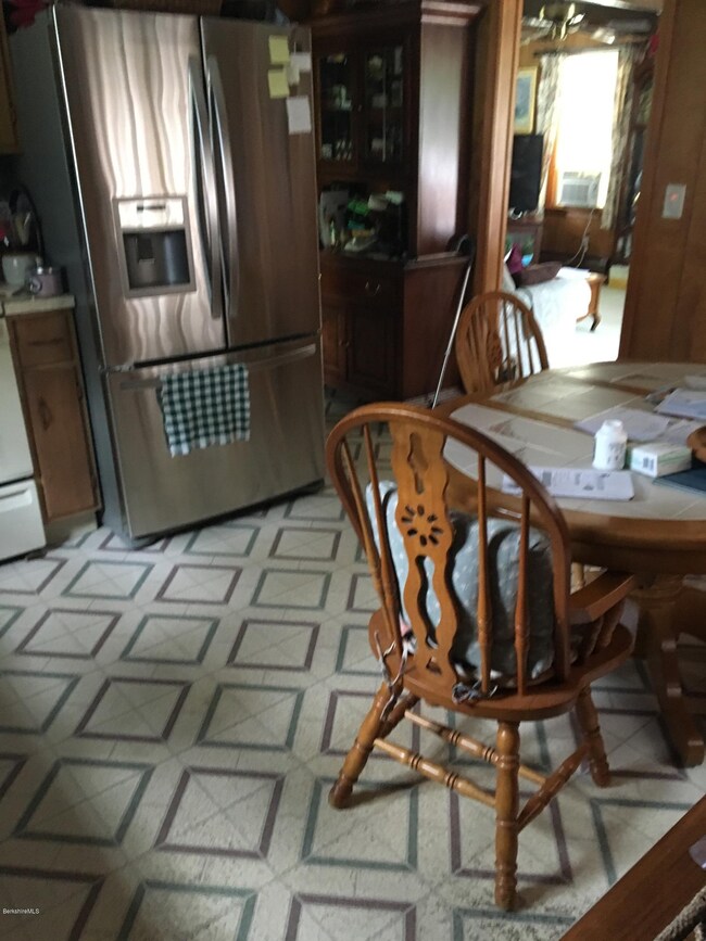 39 Gale Ave, Pittsfield, MA 01201 - photo 4