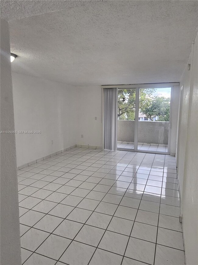 Samari Lake unit 2430, Hialeah, FL 33016 - photo 6