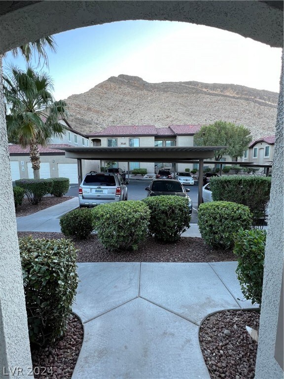 1st Floor Condo with Amazing Mountain Views