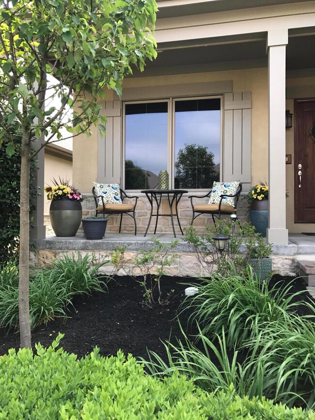 WelshAbbeyFrontPorch19May2017