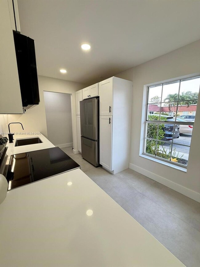 316 Cape Cod Cir unit B, Lake Worth, FL 33467 - photo 3