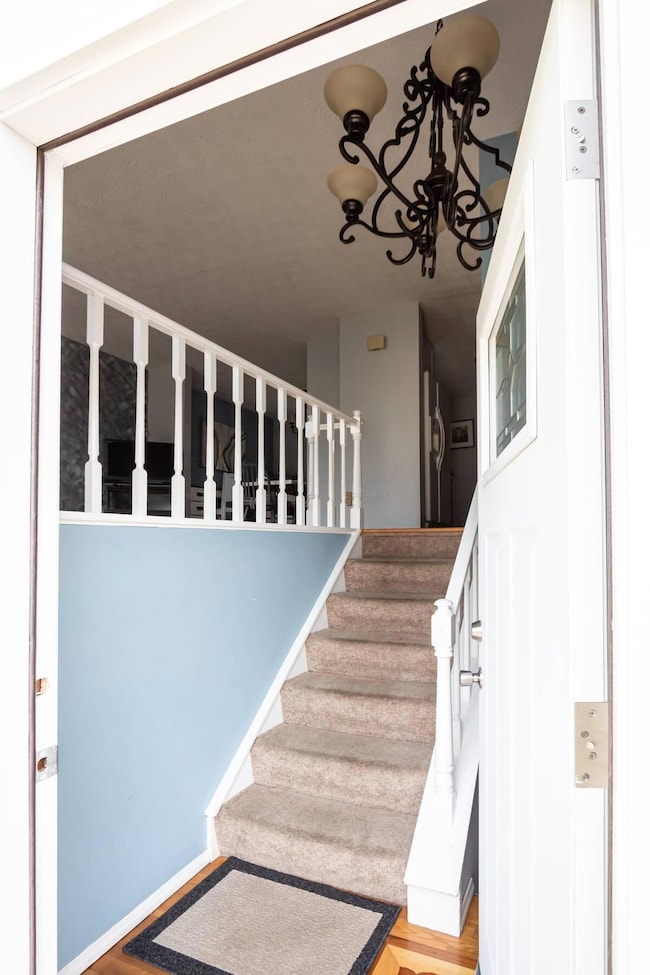 3886 Farm Brook Ln, Columbus, OH 43204 - photo 2