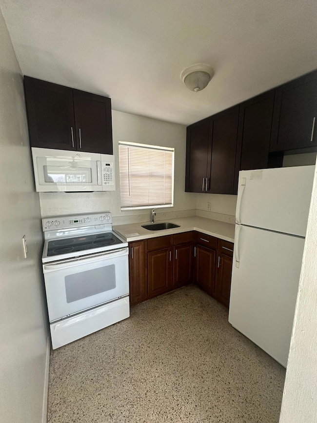 528 Mayflower Rd unit 528-530, West Palm Beach, FL 33405 - photo 5