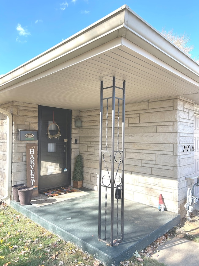 2914 Fairlawn Dr, Columbus, IN 47203 - photo 3