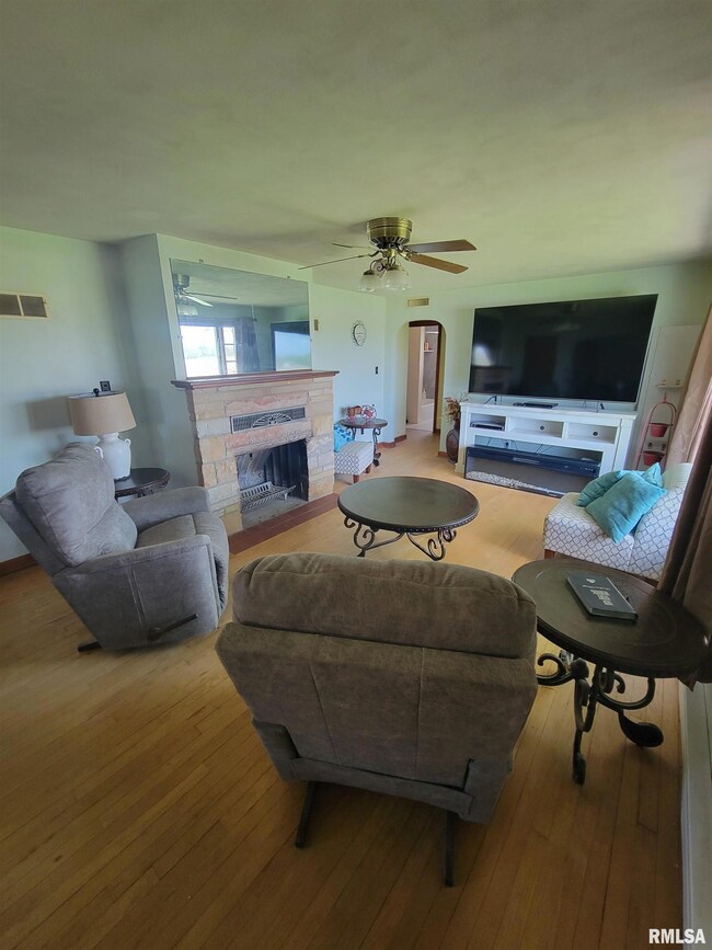 1521 Concord Rd, Jacksonville, IL 62650 - photo 4