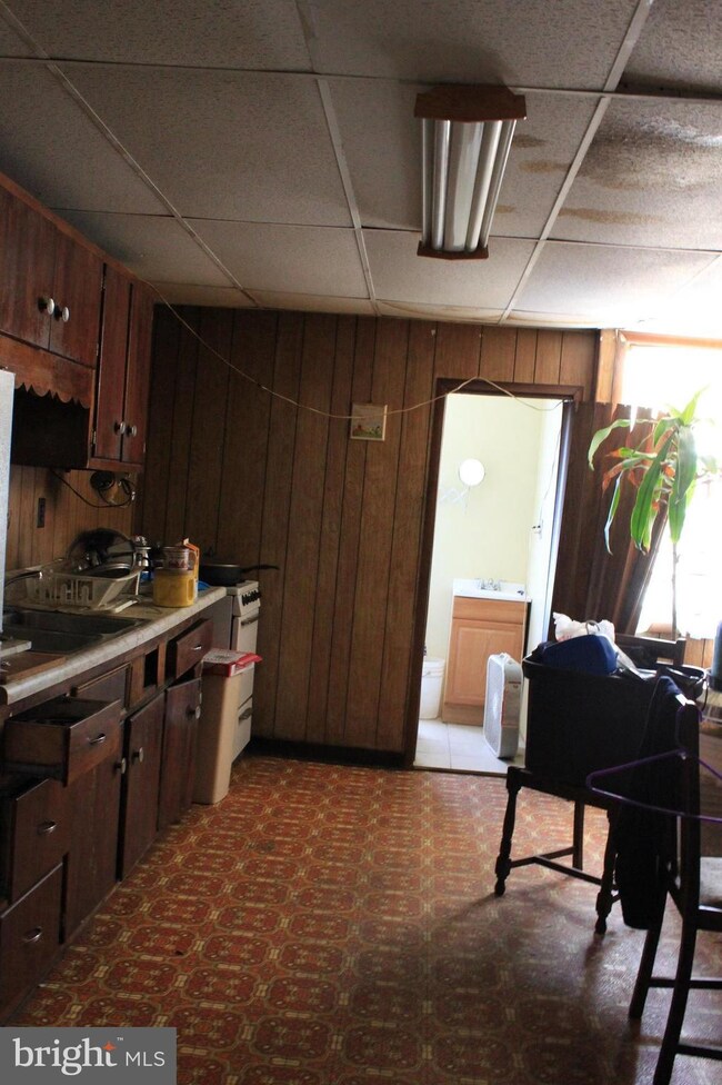 119 S Highland Ave, Baltimore, MD 21224 - photo 4